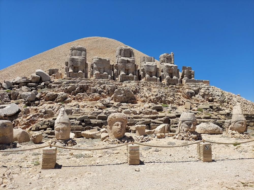 Kuru Otlar Üstüne : archeological site