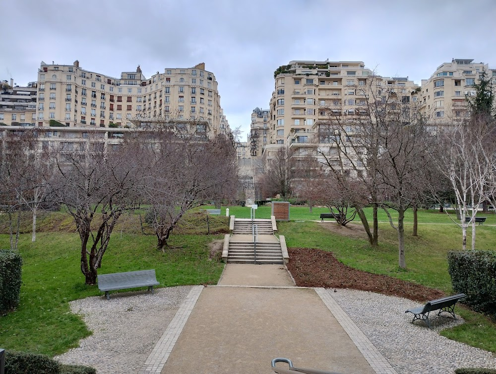 L.627 : police headquarters, area totally rebuilt