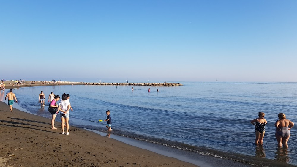 La becerrada : Fishermen's quarters and beach