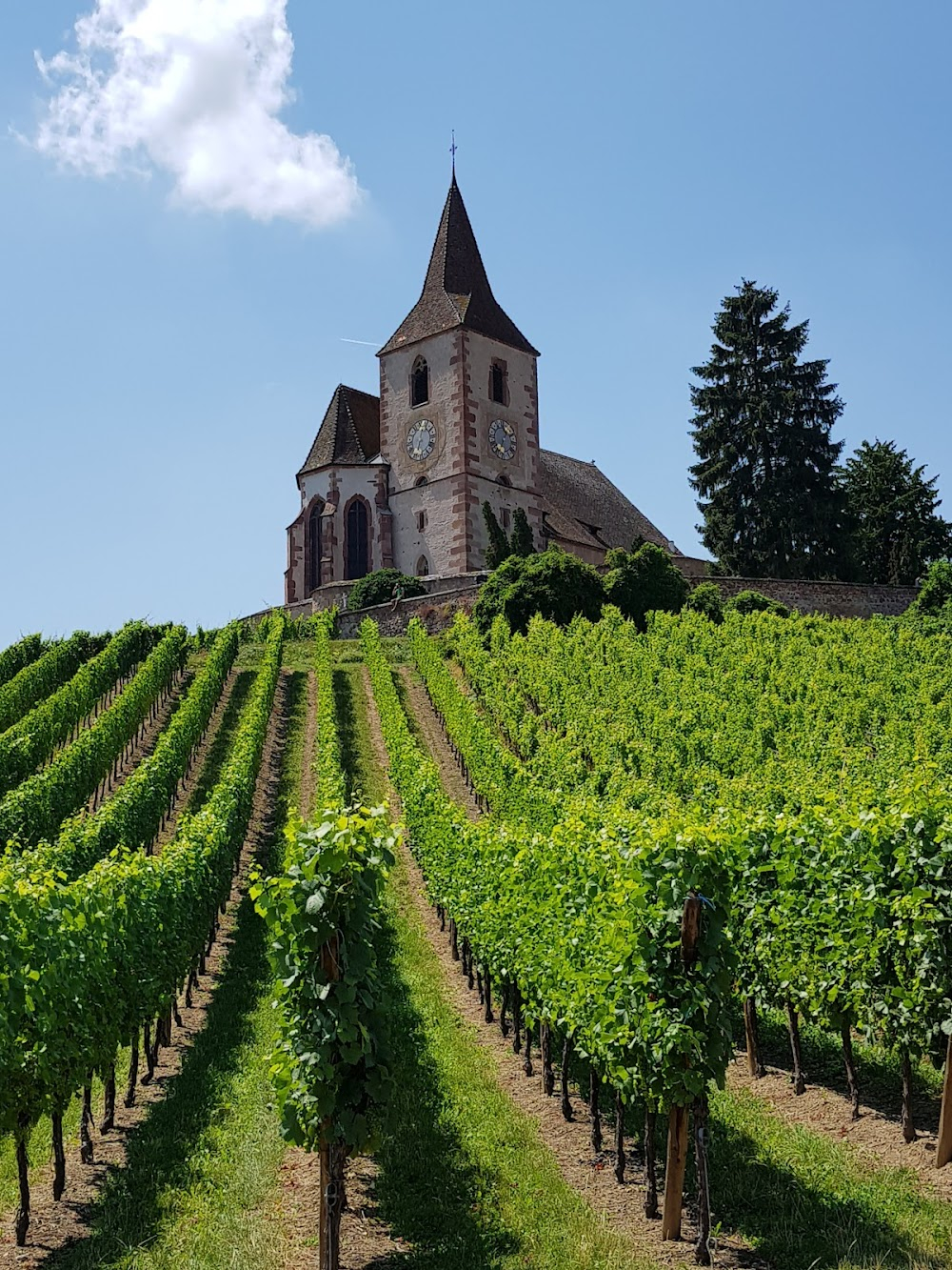 La bonne épouse : church exteriors and cemetery