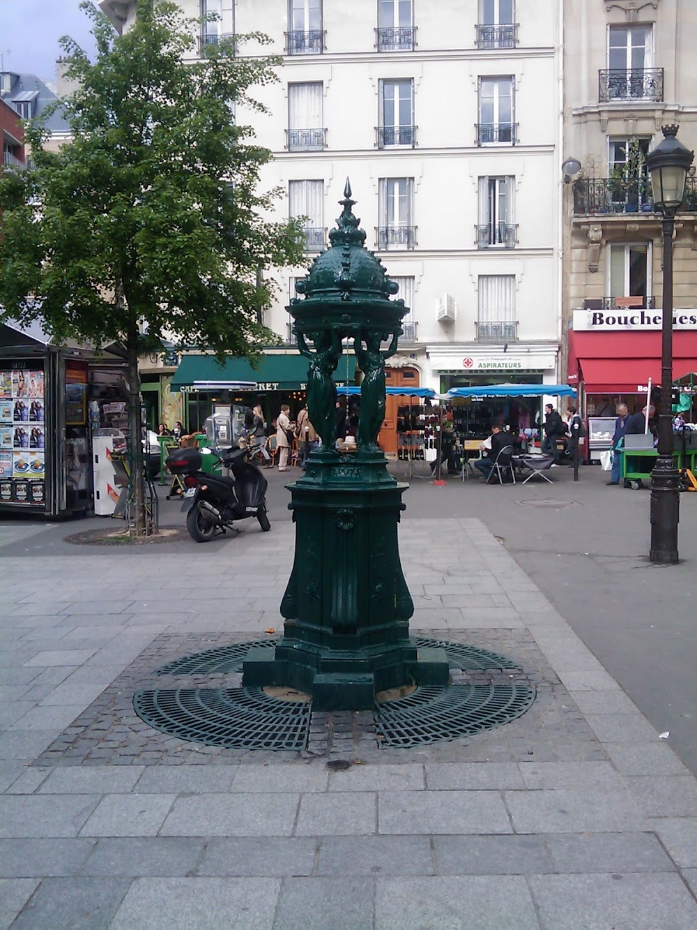 La boulangère de Monceau : street market