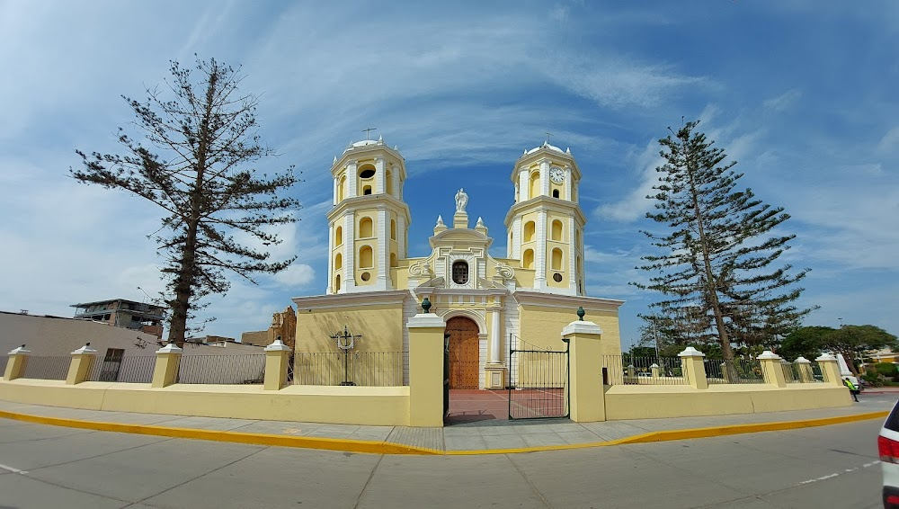 La carnada : fisherman's village and sea scenes.