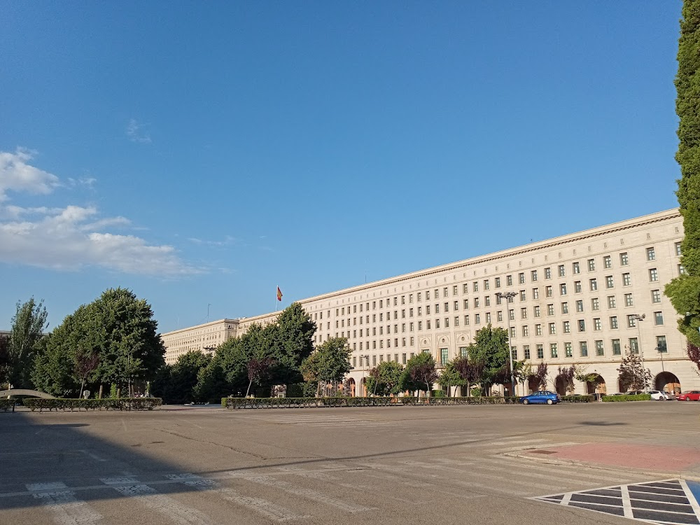 La casa de papel : Exterior scene representing the Bank of Spain in Season 3.