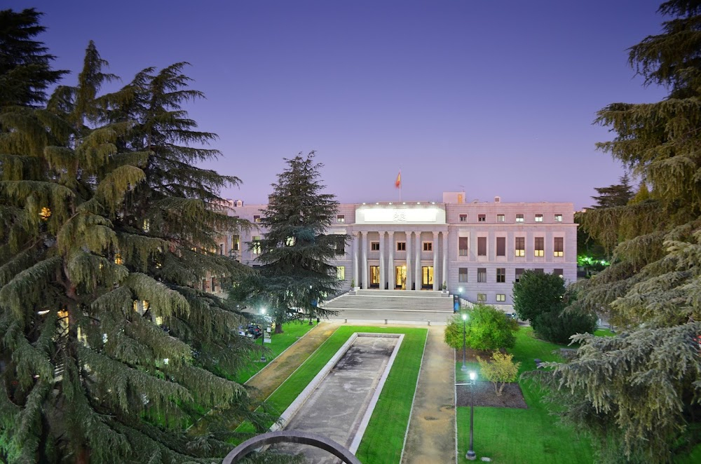 La casa de papel : Exterior scene representing the Royal Mint of Spain in Seasons 1 & 2.