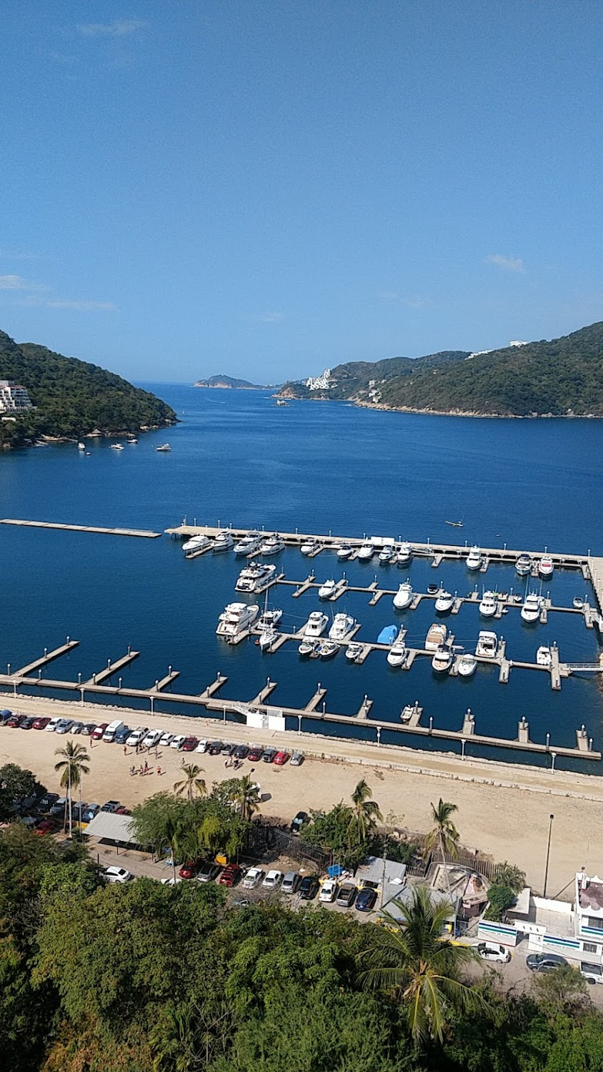 La chèvre : Perrin & Campana's hotel in Acapulco