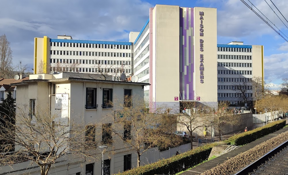 La cour de Babel : place where the students take their exam