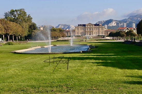 Marius et Jeannette : fancy restaurant in the park