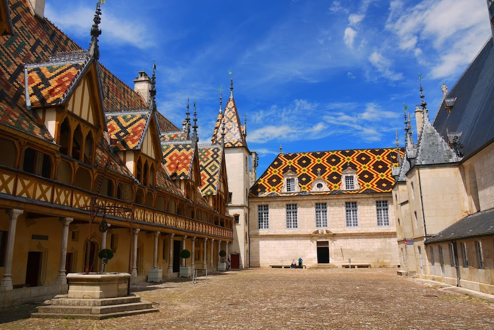 Les glaneurs et la glaneuse : place where Van der Weyden's 'Le Jugement dernier' is exhibited