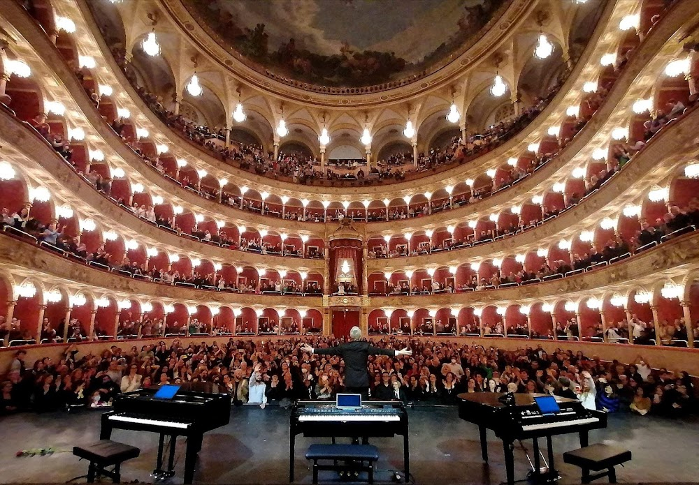 La signora dalle camelie : opera scenes