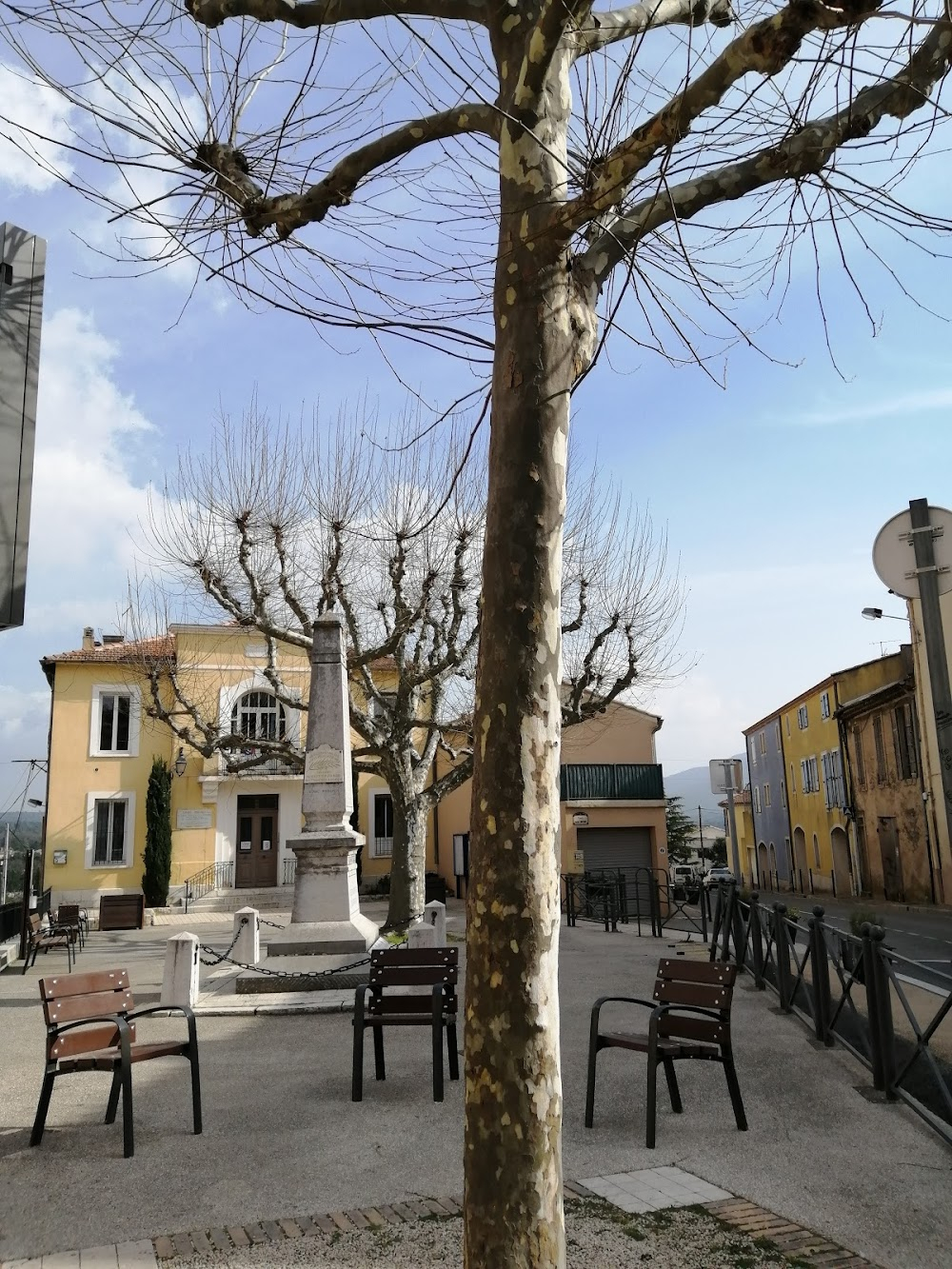 La marche : as Salon-de-Provence: marchers welcomed by one man