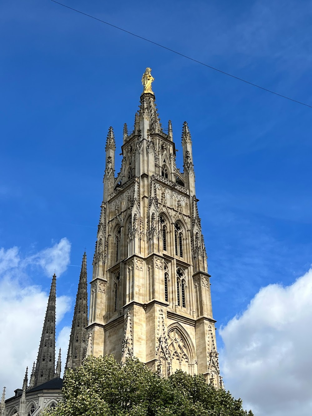 La menace : monument standing out in Bordeaux's views