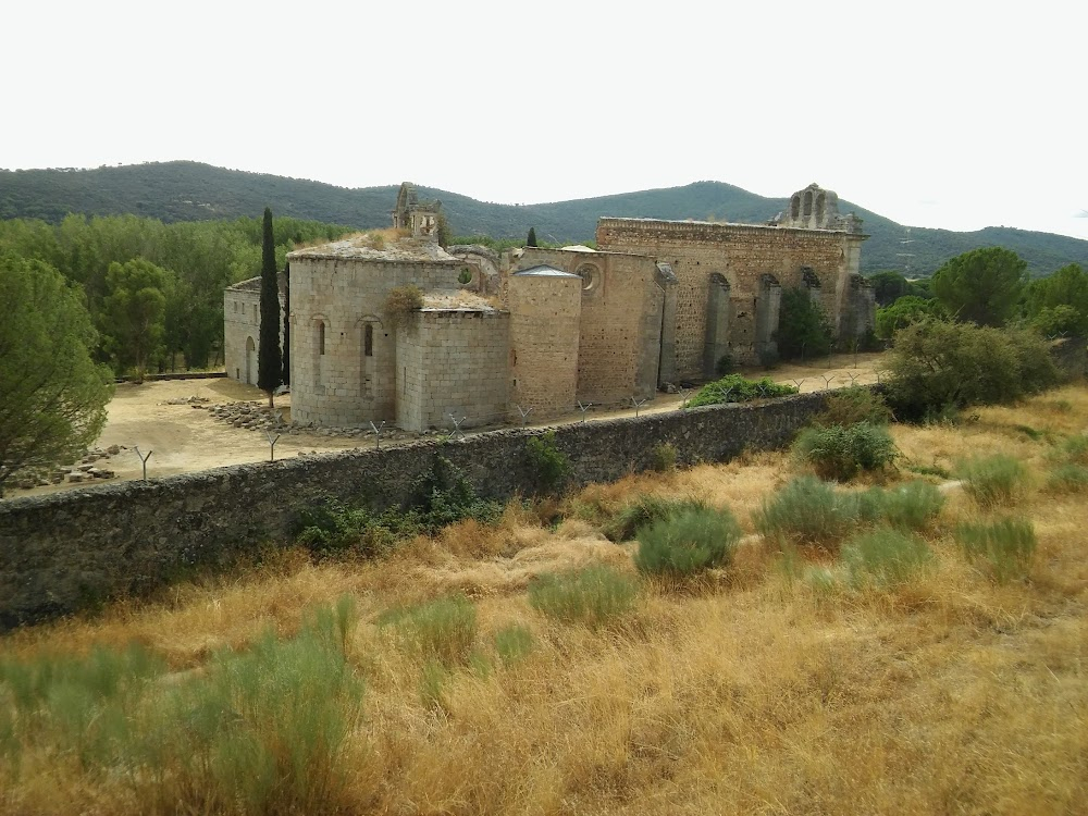 Tutto per tutto : The monastery which first appears after 20 minutes.