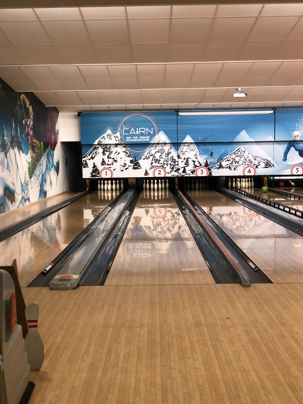 La nuit du 12 : bowling in the ski resort