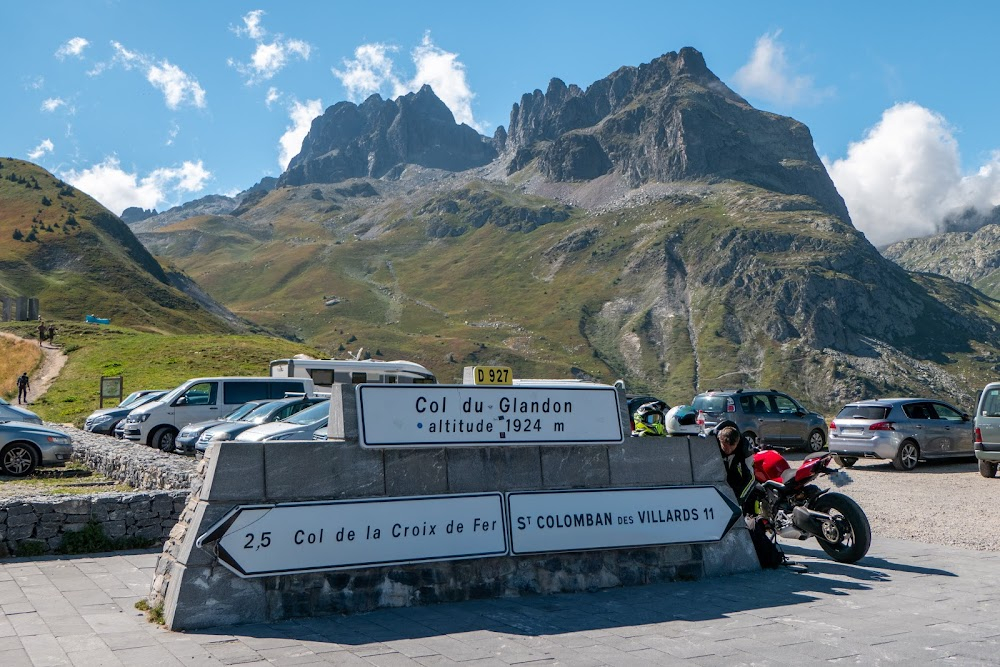 La nuit du 12 : cycling in the mountains