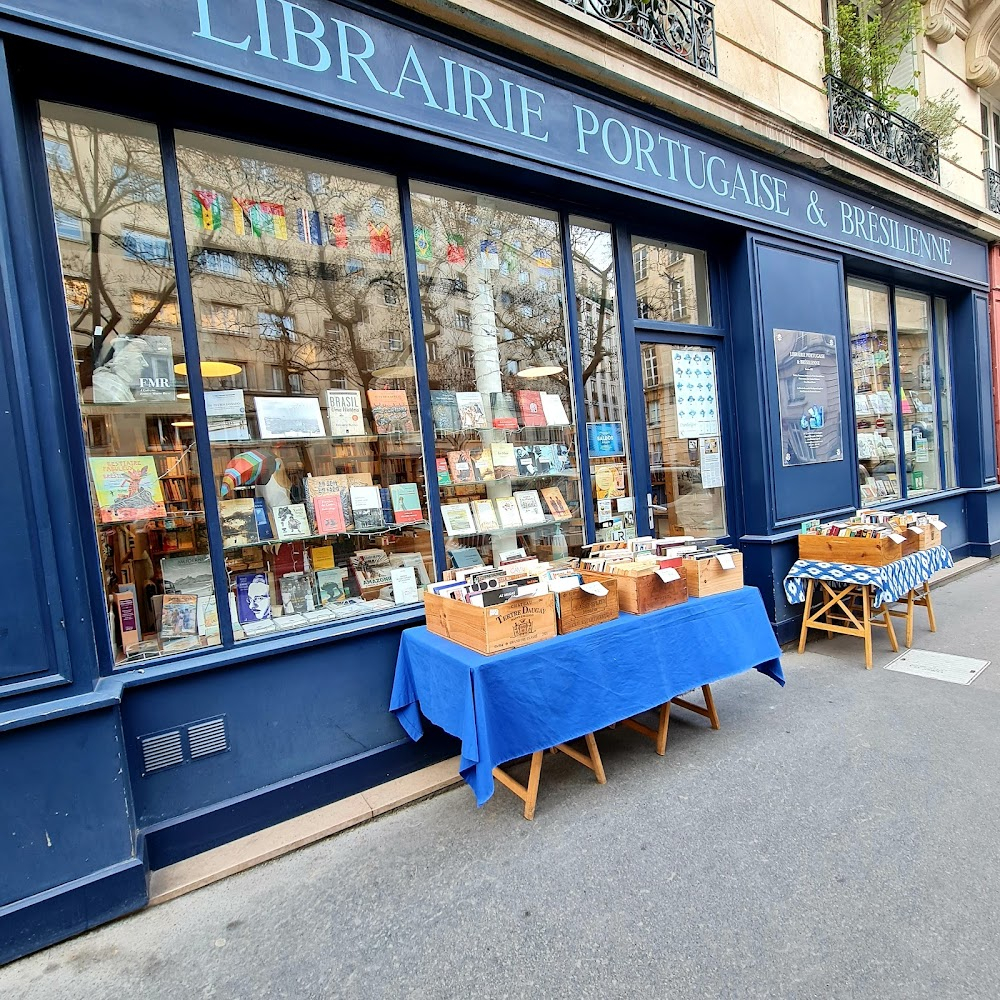 La page blanche : view of the front of a bookstore