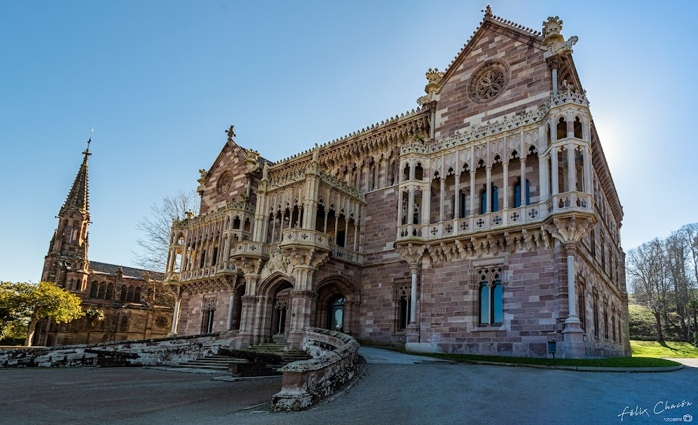 La residencia : The boarding school exterior