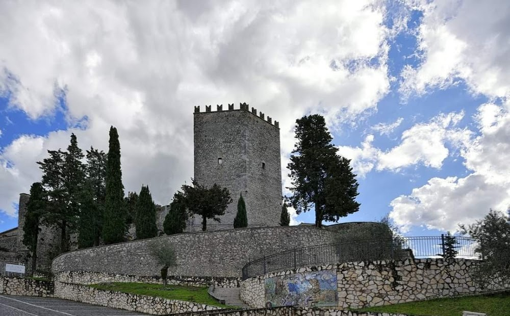 La sanguisuga conduce la danza : castle and grounds