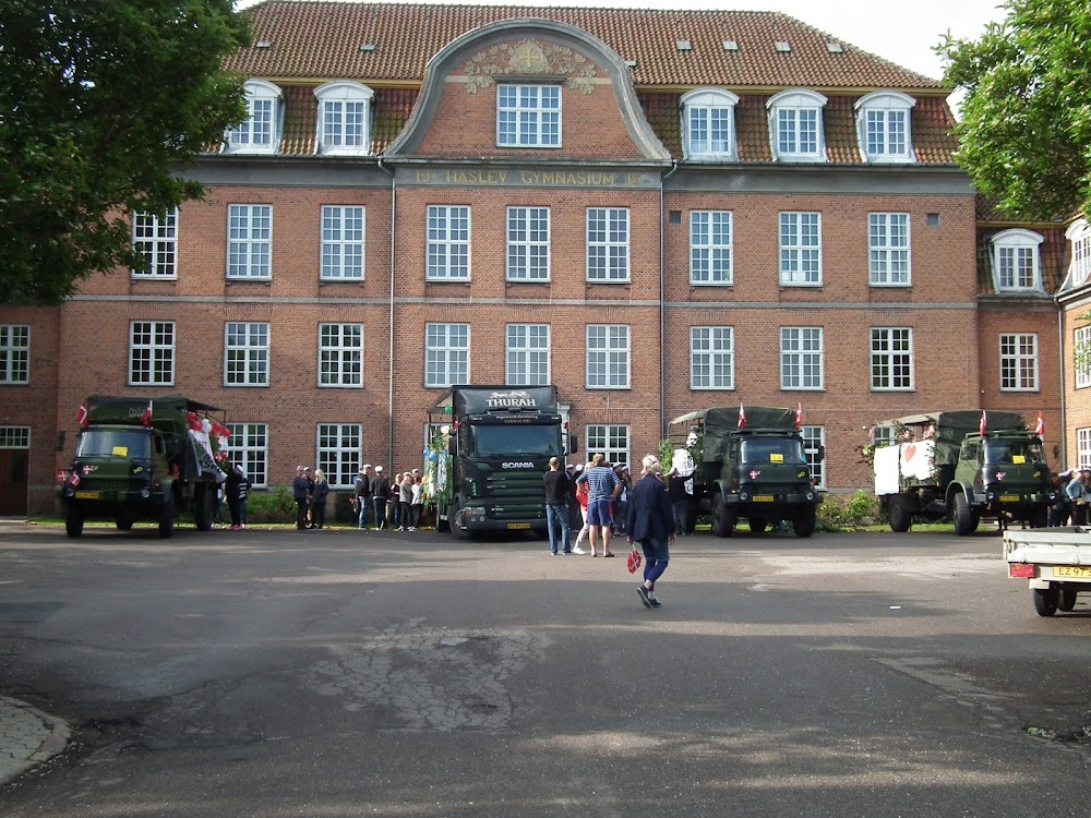 Lad de døde hvile : The school