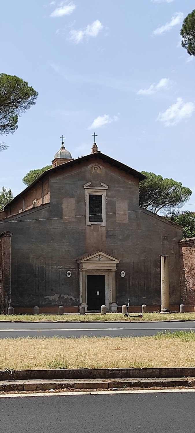 Ladri di biciclette : church where the old man seeks shelter