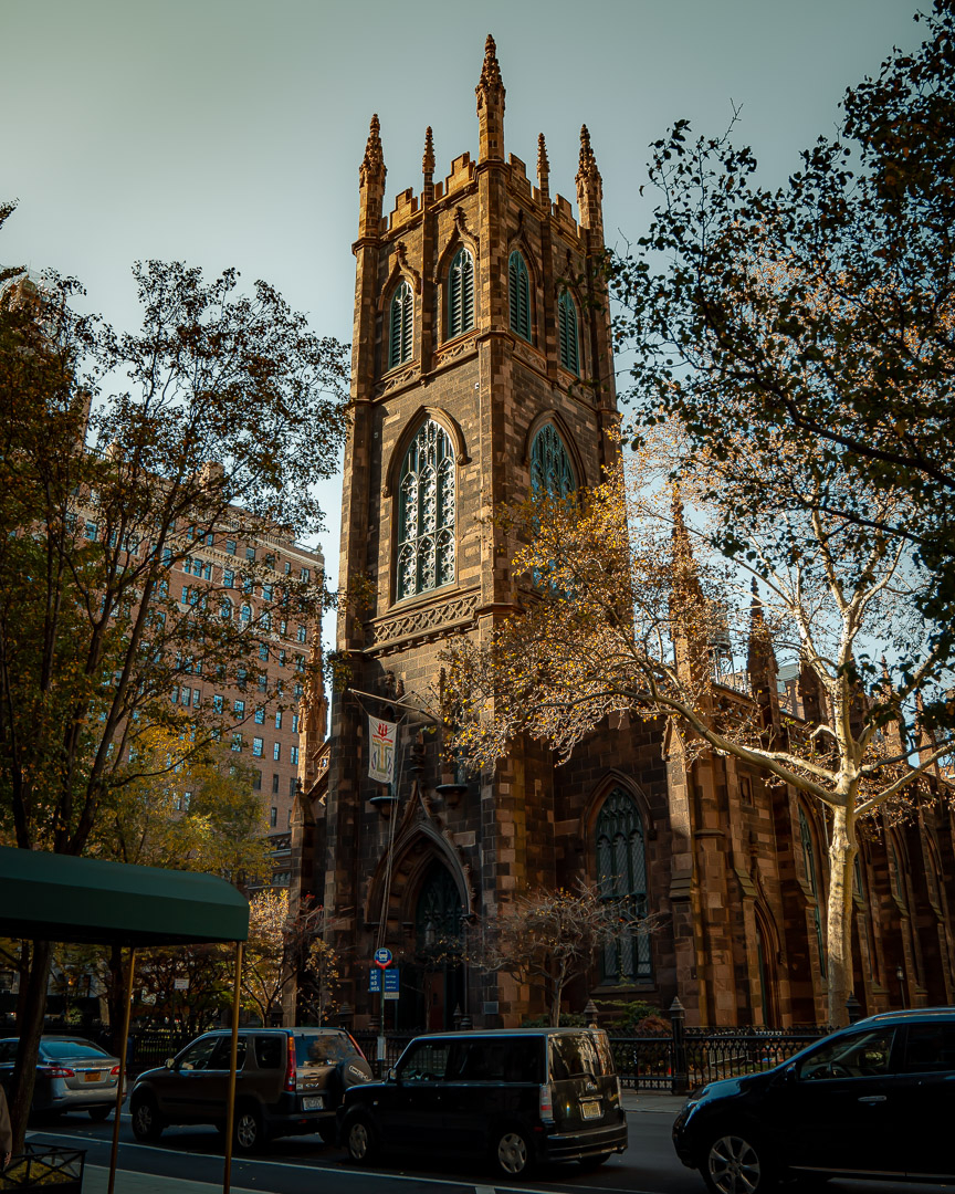 Lady Bird : Church where Lady Bird calls her mom