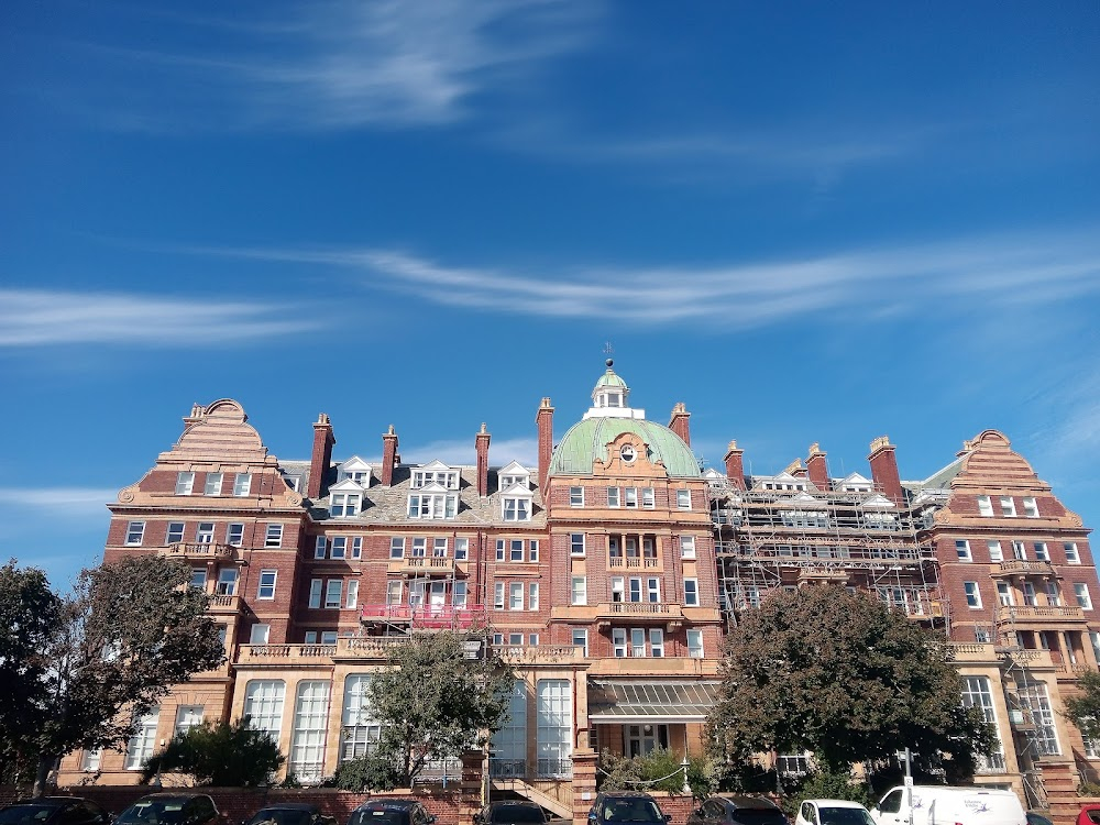 Lady Godiva Rides Again : the seaside hotel hosting the Fascination Soap Pageant.