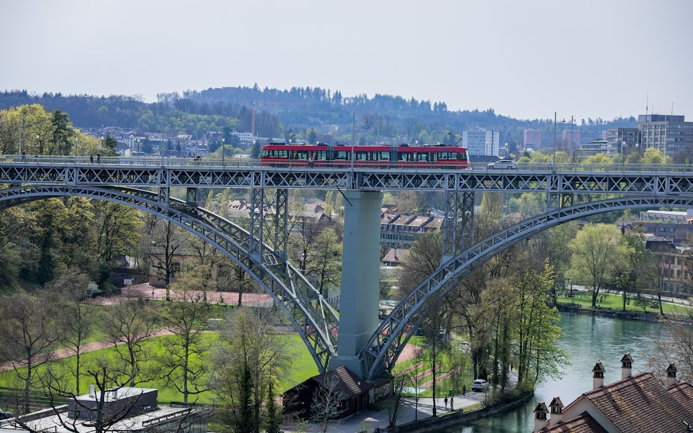 L'affaire Maurizius : bridge where Etzel encounters P.P. Maurizius for the first time