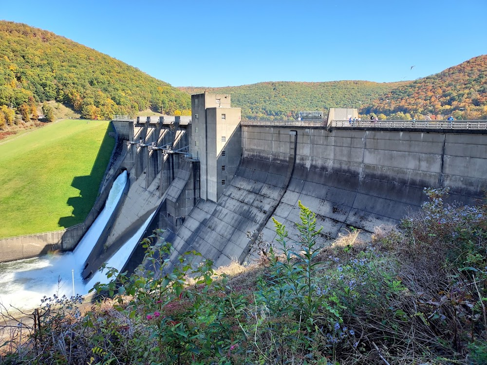 Lake of Betrayal: The Story of Kinzua Dam : 