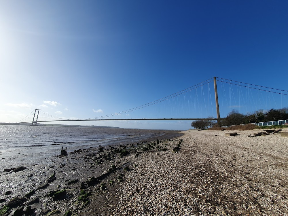 Land of Green Ginger : Mike takes Sally to see the Humber Bridge under construction