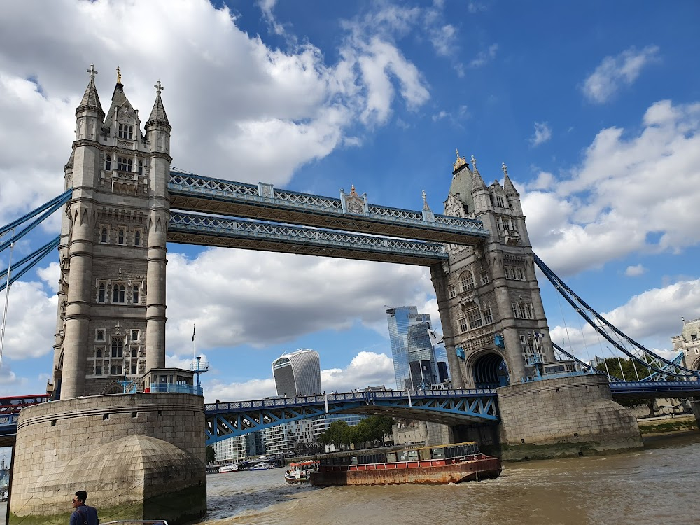 Life on the Thames : on location