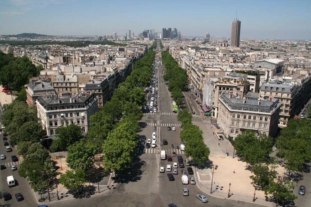 Monte Carlo : Grace, Emma and Meg's bus ride across Paris