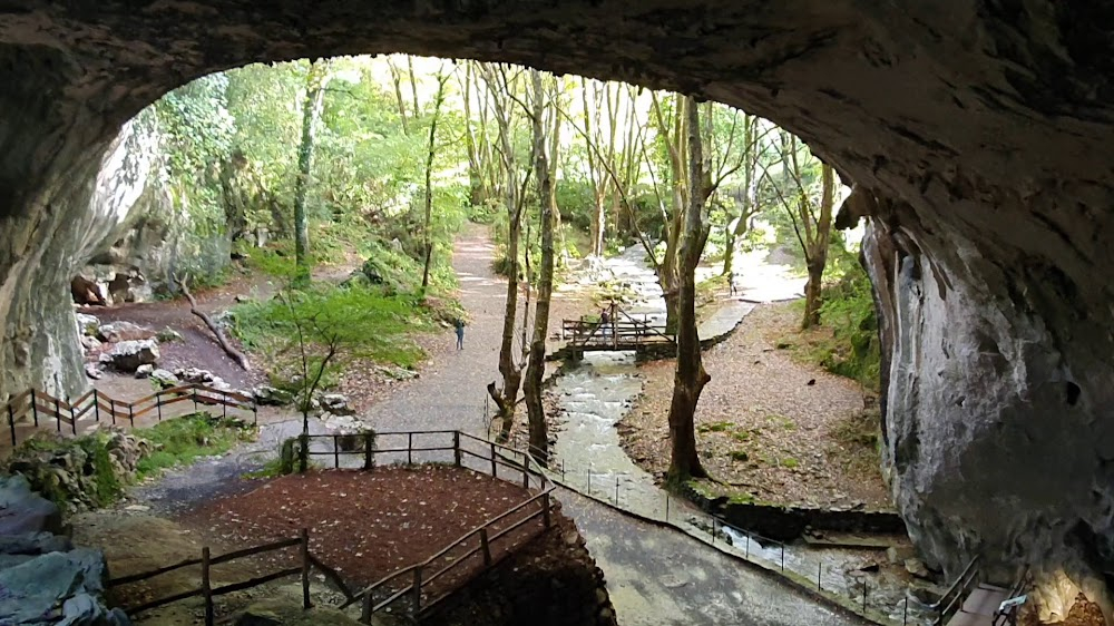 Las brujas de Zugarramurdi : Caves