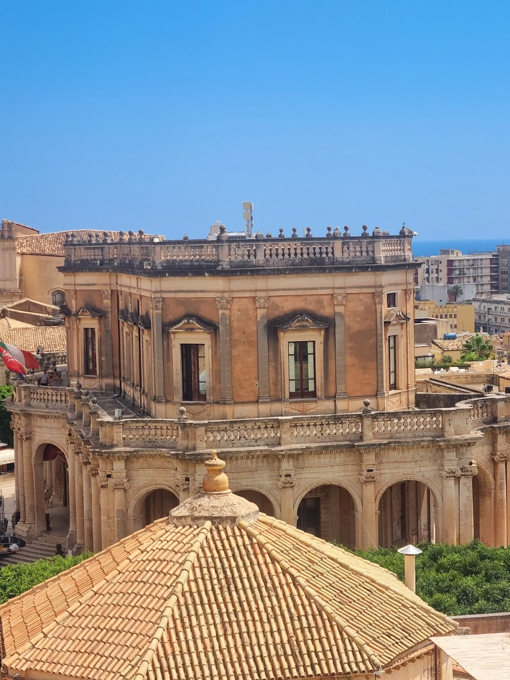 L'avventura : where Claudia rings the bells