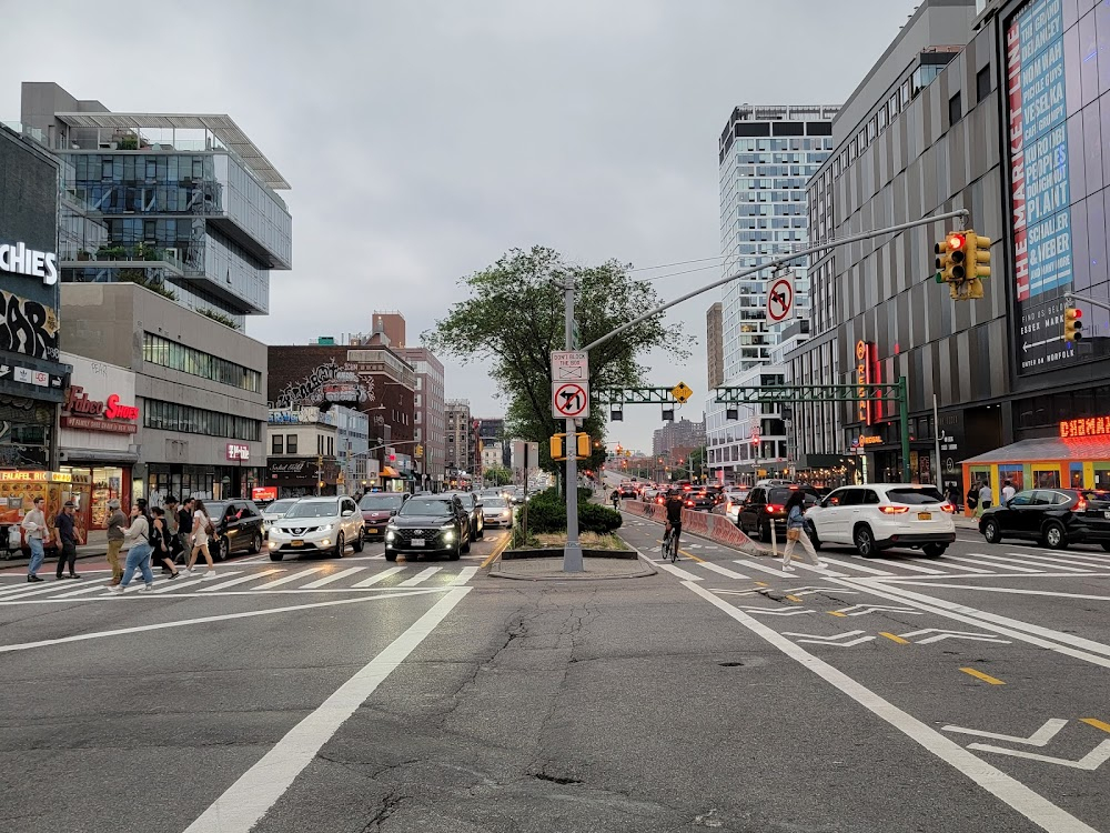 Law and Disorder : Willie's argument with bus driver, at Suffolk Street intersection