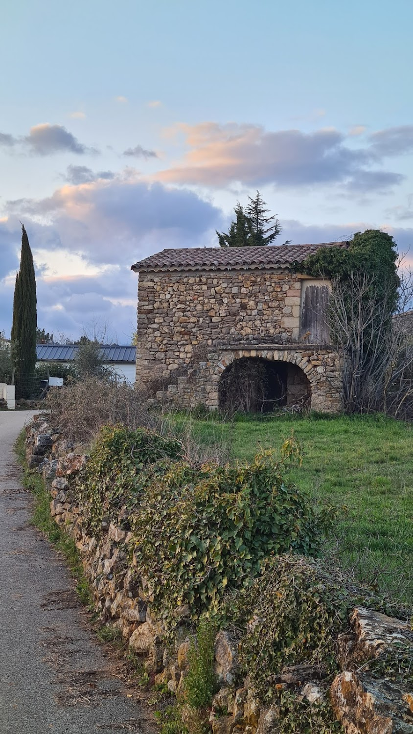 Le cabanon rose : cemetery