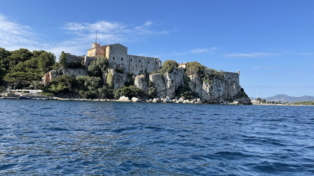 Le comte de Monte Cristo : Sea coast around Marseilles, engagement banquet, Monte Cristo island landing site