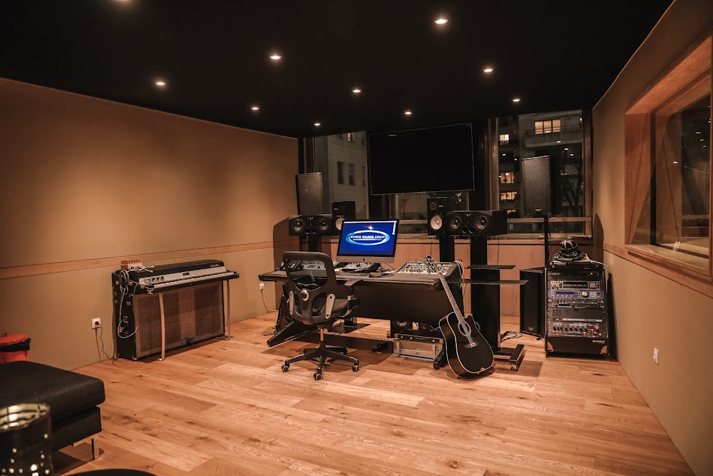 Le corbeau : Studio