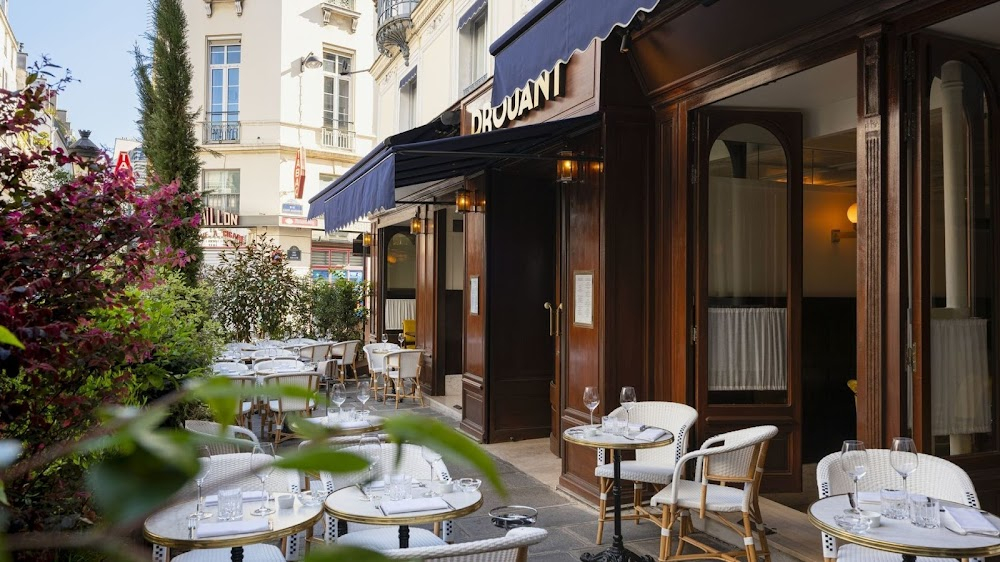 Le corniaud : exteriors: Restaurant where Saroyan exposes the Cadillac's caches