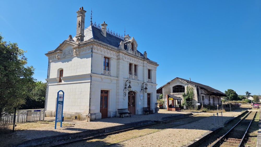 Le grand Meaulnes : François meets his grandparents at the station