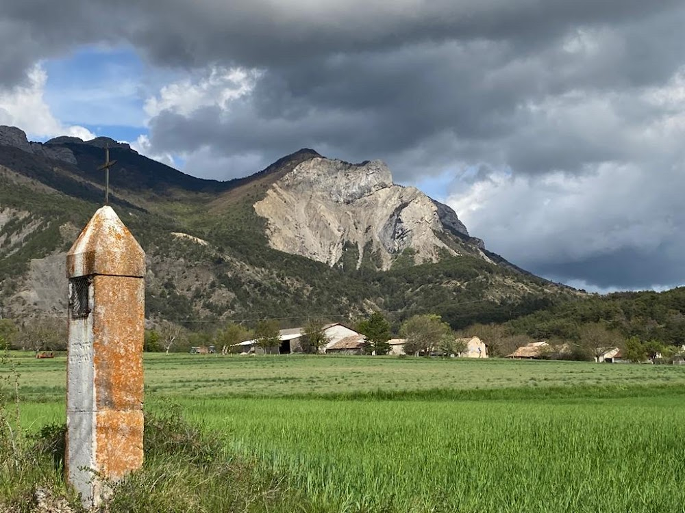 Le hussard sur le toit : Exterior