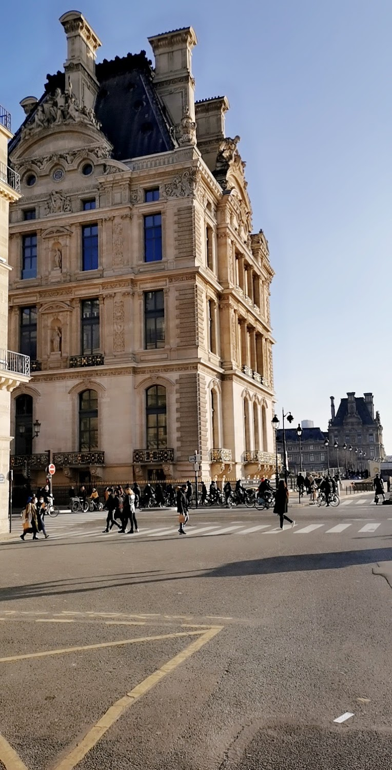 Le pacha : Commissaire Joss and Inspector Marc leave the Place Vendôme in a Matra Djet