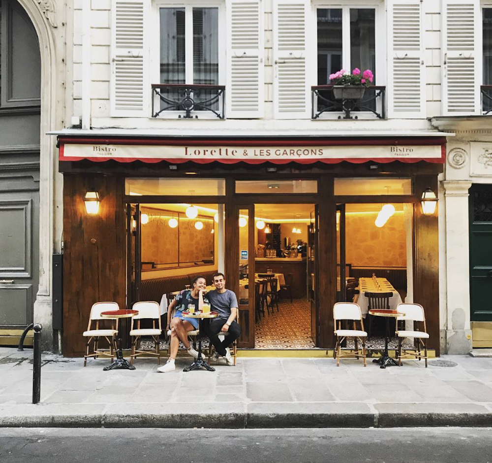 Le soleil au-dessus des nuages : Antoine and Jean have lunch together for the first time