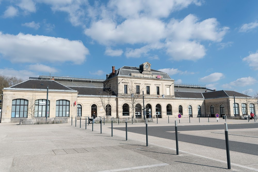 Le train de huit heures quarante-sept : railway station