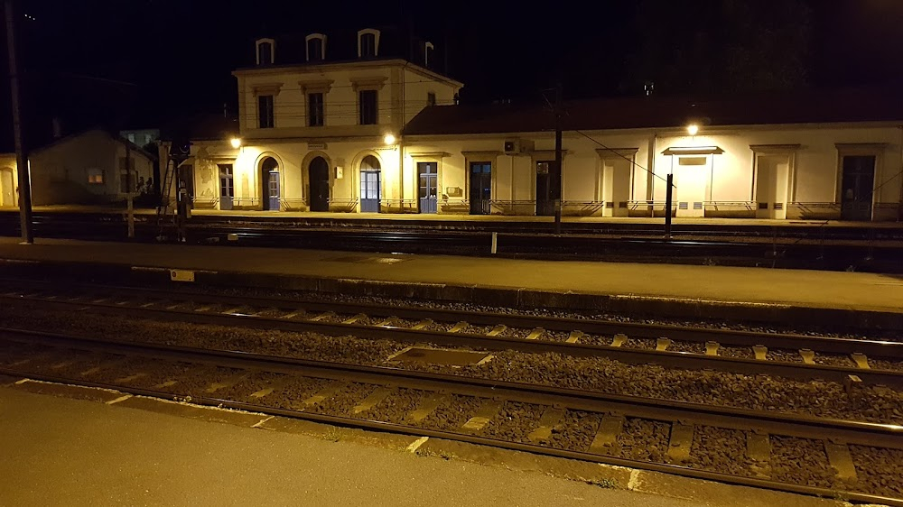 Le train de huit heures quarante-sept : railway station