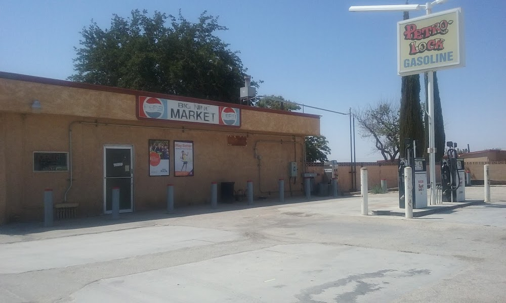 Leaving Las Vegas : Gas station Ben stops at when driving from LA to Vegas. The gangsters after Yuri are also here.