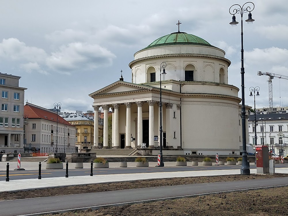 Wszystkie nasze strachy : Daniel walking with the cross.