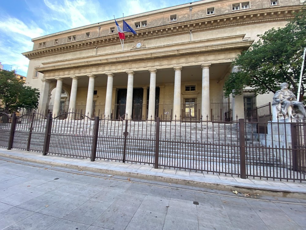 Les assassins de l'ordre : court house lobby