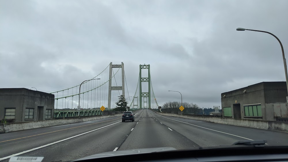 Tacoma Narrows Bridge Collapse : 