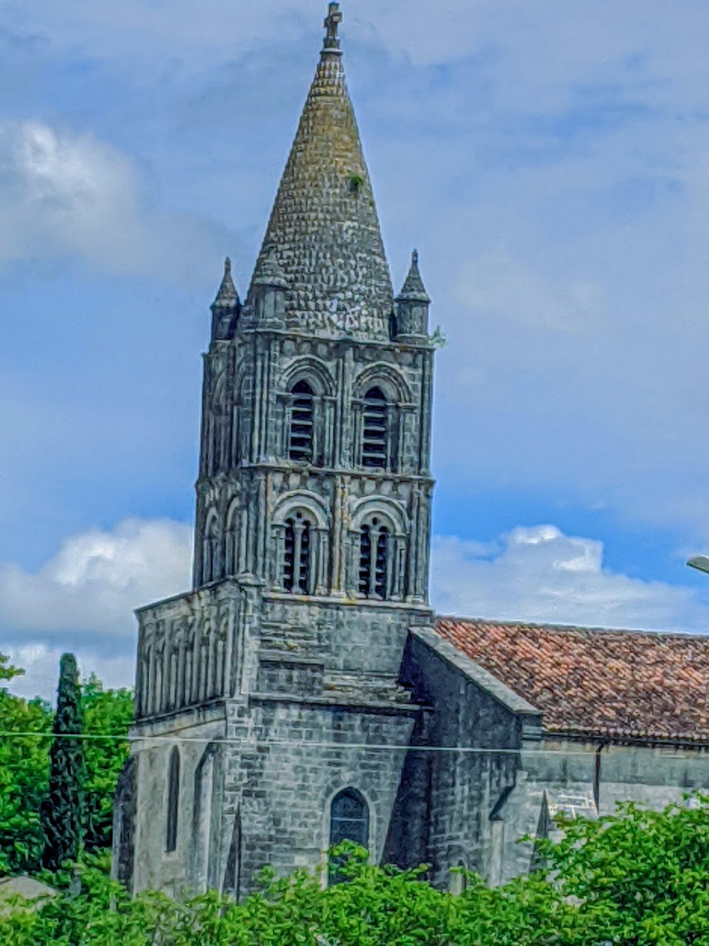 Les éblouis : church and community center