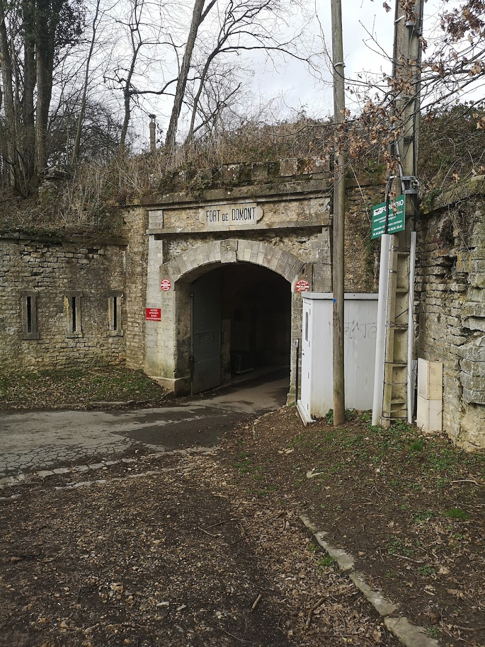 Les fragments d'Antonin : war field hospital