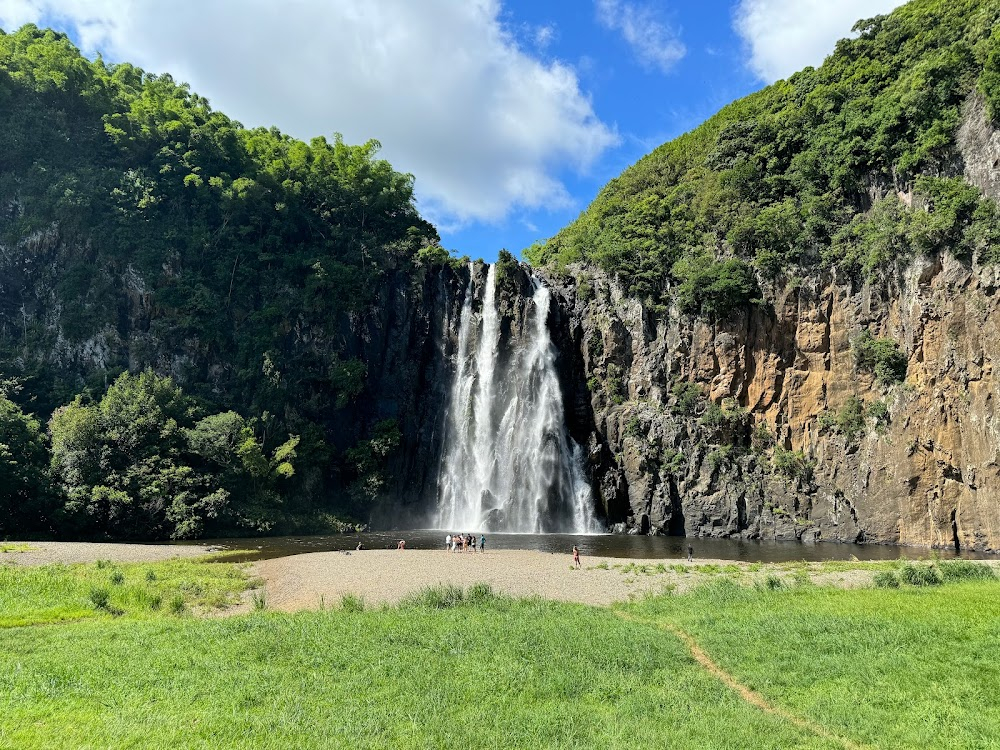 Les garçons sauvages : waterfall